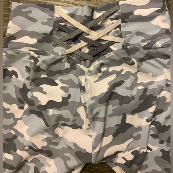 Fabletics Powerhold athletic leggings - size medium, camouflage print - Picture 3 of 4